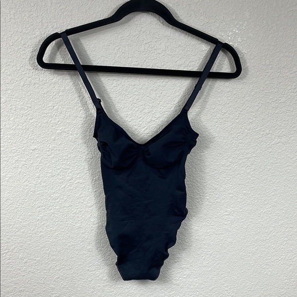 New Skims Seamless Everyday Sculpt Thong Bodysuit Shapewear Black Sz L - Picture 2 of 7